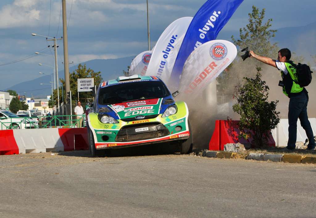 Ford Kendi Evinde Duble Yaptı