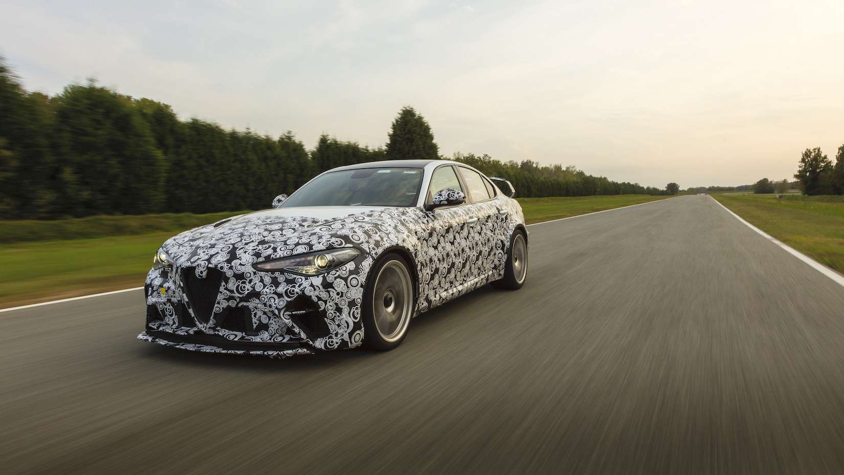 F1 Pilotları Räikkönen ve Giovinazzi Yeni Alfa Romeo Giulia GTA’yı Test Etti!