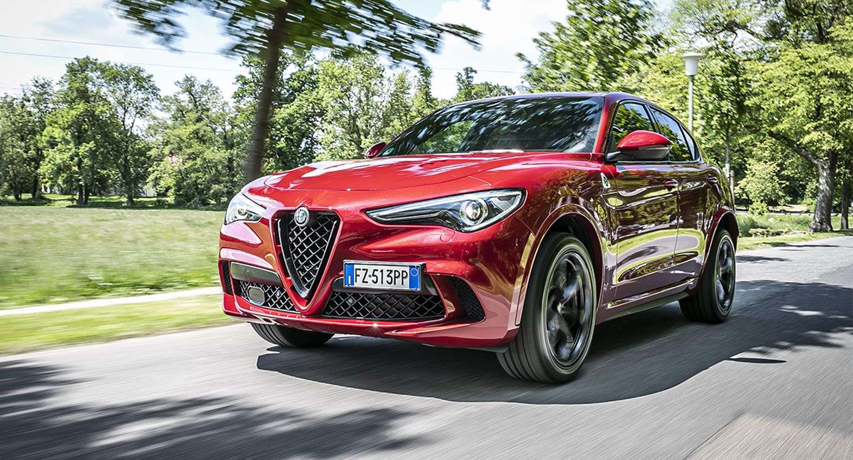 “Yılın En İyi SUV”u Alfa Romeo Stelvio Quadrifoglio