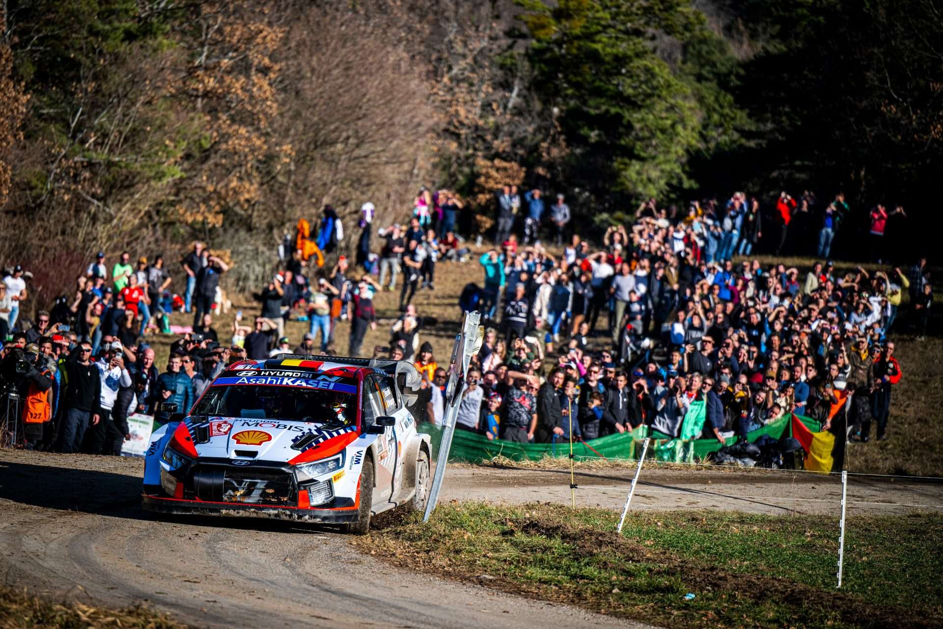 Neuville, Zaferle Sezonu Açtı
