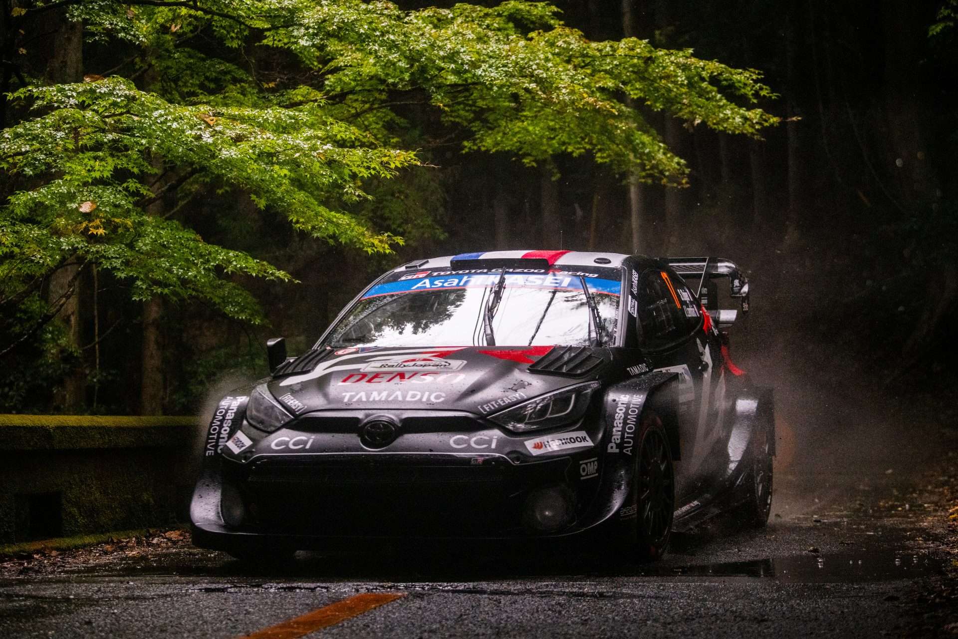 Japonya WRC: Evans hızlı başladı, Ogier son sözü söyledi