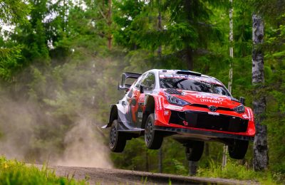 Pajari Finlandiya Rallisi’nde Lider