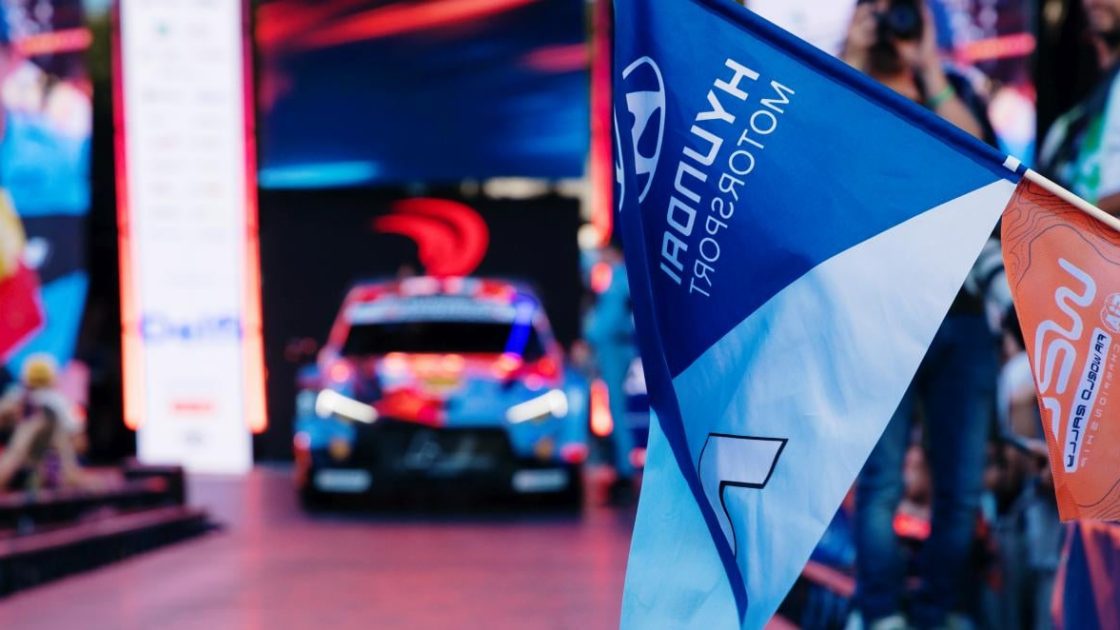 Hyundai i20 N Rally1 rallide yarışıyor.