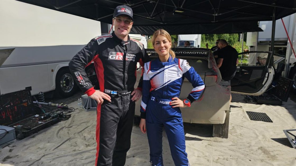 Jari-Matti Latvala ve Janni Hussi birlikte yarışırken