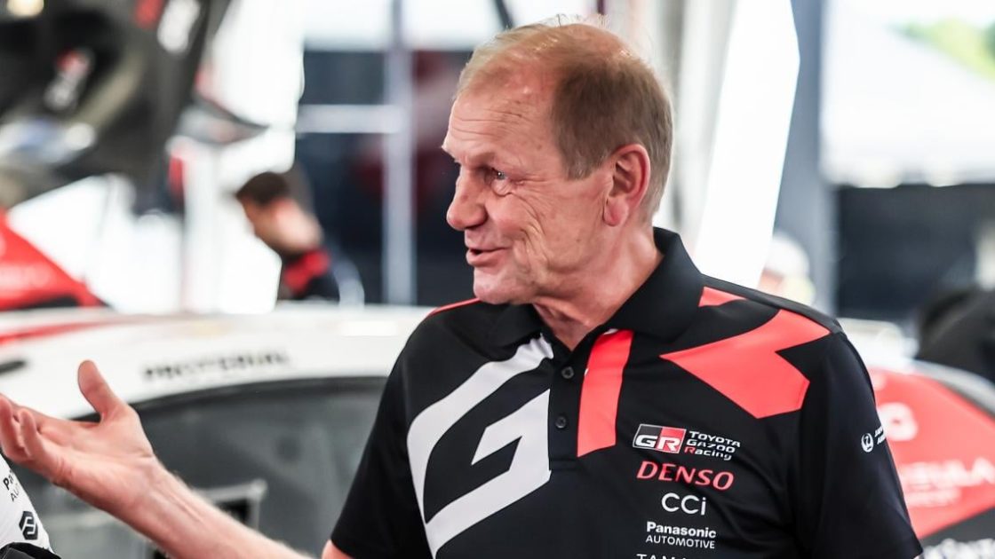 Juha Kankkunen Toyota sürücülerine talimat veriyor