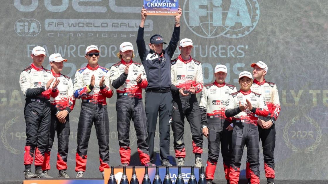 Toyota WRC sürücüleri Şili rallisinde zafer kutluyor