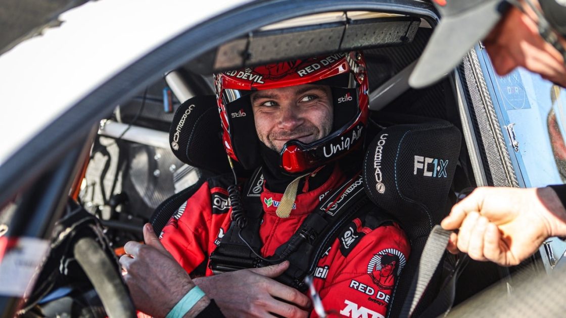 Niclas Grönholm elektrikli rallikros aracı sürüyor